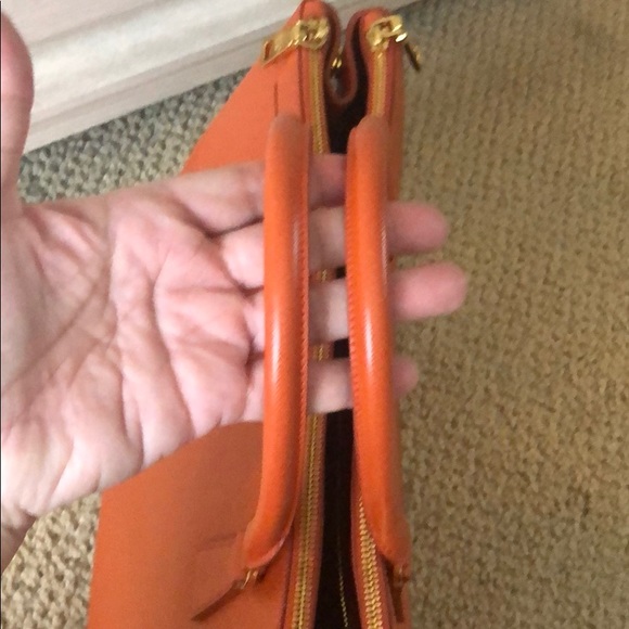 Authentic Beautiful Prada tote. - Picture 4 of 8